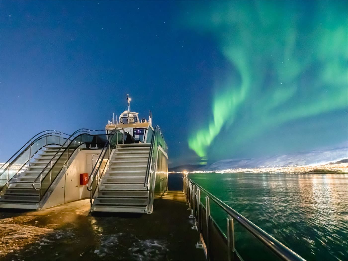 Interior do cruzeiro com jantar em Tromsø